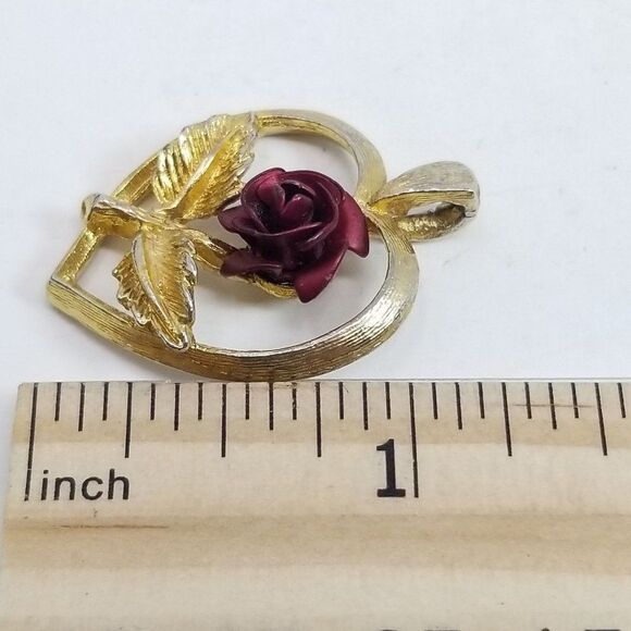 Vintage Red Rose Pendant, Gold Tone Heart Shape Setting Charm, Sweetheart Estate - Picture 4 of 5